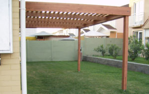 https://arauco.com/chile/wp-content/uploads/sites/14/1970/01/04-53684-Pergola-Porche-Terraza-300x190.jpg