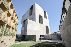 https://arauco.com/chile/wp-content/uploads/sites/14/1970/01/centro-de-innovacion-uc-anacleto-angelini-gana-premio-design-of-the-year_127_5-300x200.jpg