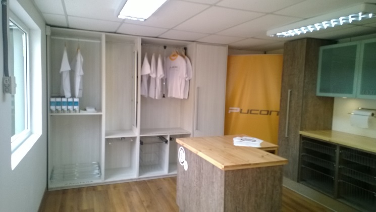 https://arauco.com/chile/wp-content/uploads/sites/14/1970/01/melamina-vesto-solucion-ideal-para-el-showroom-de-pucon__004.jpg