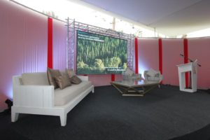 https://arauco.com/chile/wp-content/uploads/sites/14/1970/01/sala-lounge-en-expodeco-2017_477165136_5-300x200.jpg