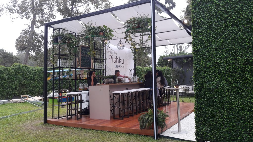 https://arauco.com/chile/wp-content/uploads/sites/14/1970/01/salon-terraza-bar-en-expodeco-2017_470130437_11-1024x576.jpg