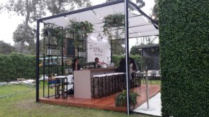 https://arauco.com/chile/wp-content/uploads/sites/14/1970/01/salon-terraza-bar-en-expodeco-2017_470130437_11-300x169.jpg