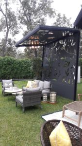 https://arauco.com/chile/wp-content/uploads/sites/14/1970/01/salon-terraza-bar-en-expodeco-2017_470130437_18-169x300.jpg