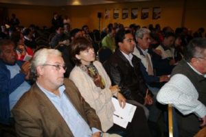 https://arauco.com/chile/wp-content/uploads/sites/14/2017/08/ARAUCO-impulsa-diálogo-con-150-personas-de-la-sociedad-civil-en-Valdivia-y-Concepción5-300x200.jpg