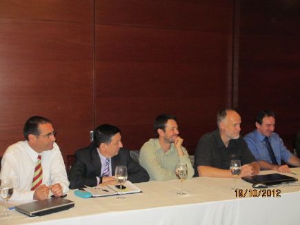 https://arauco.com/chile/wp-content/uploads/sites/14/2017/08/Auditores-de-Woodmark-hacen-reunión-de-cierre-en-Santiago-con-Comité-de-Dirección1.jpg