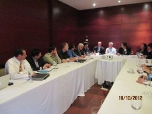 https://arauco.com/chile/wp-content/uploads/sites/14/2017/08/Auditores-de-Woodmark-hacen-reunión-de-cierre-en-Santiago-con-Comité-de-Dirección2-300x225.jpg