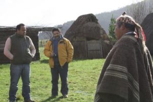 https://arauco.com/chile/wp-content/uploads/sites/14/2017/08/Ejecutivos-de-Arauco-se-reúnen-con-comunidad-indígena1-300x200.jpg