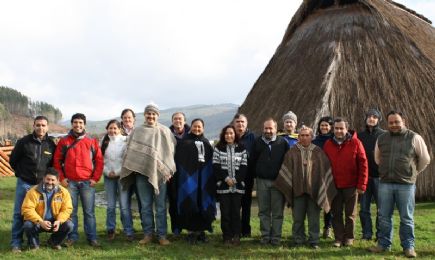 https://arauco.com/chile/wp-content/uploads/sites/14/2017/08/Ejecutivos-de-Arauco-se-reúnen-con-comunidad-indígena2.jpg