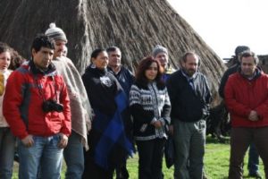 https://arauco.com/chile/wp-content/uploads/sites/14/2017/08/Ejecutivos-de-Arauco-se-reúnen-con-comunidad-indígena4-300x200.jpg