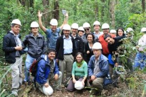 https://arauco.com/chile/wp-content/uploads/sites/14/2017/08/Grupos-de-interés-conocen-trabajo-de-ARAUCO-en-materias-de-biodiversidad-y-protección-de-bosque-nativo1-300x200.jpg