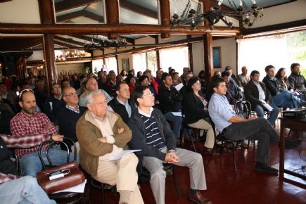 https://arauco.com/chile/wp-content/uploads/sites/14/2017/08/Más-de-100-asistentes-en-encuentro-público-en-Arauco1.jpg