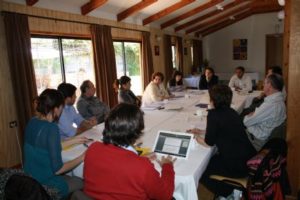 https://arauco.com/chile/wp-content/uploads/sites/14/2017/08/Reconocimiento-Respeto-Conflicto-e-Inclusión-Productiva-serán-las-temáticas-en-las-que-trabajará-Foro-Mapuche3-300x200.jpg