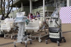https://arauco.com/chile/wp-content/uploads/sites/14/2020/04/Equipos_Hospital_2-300x200.jpg