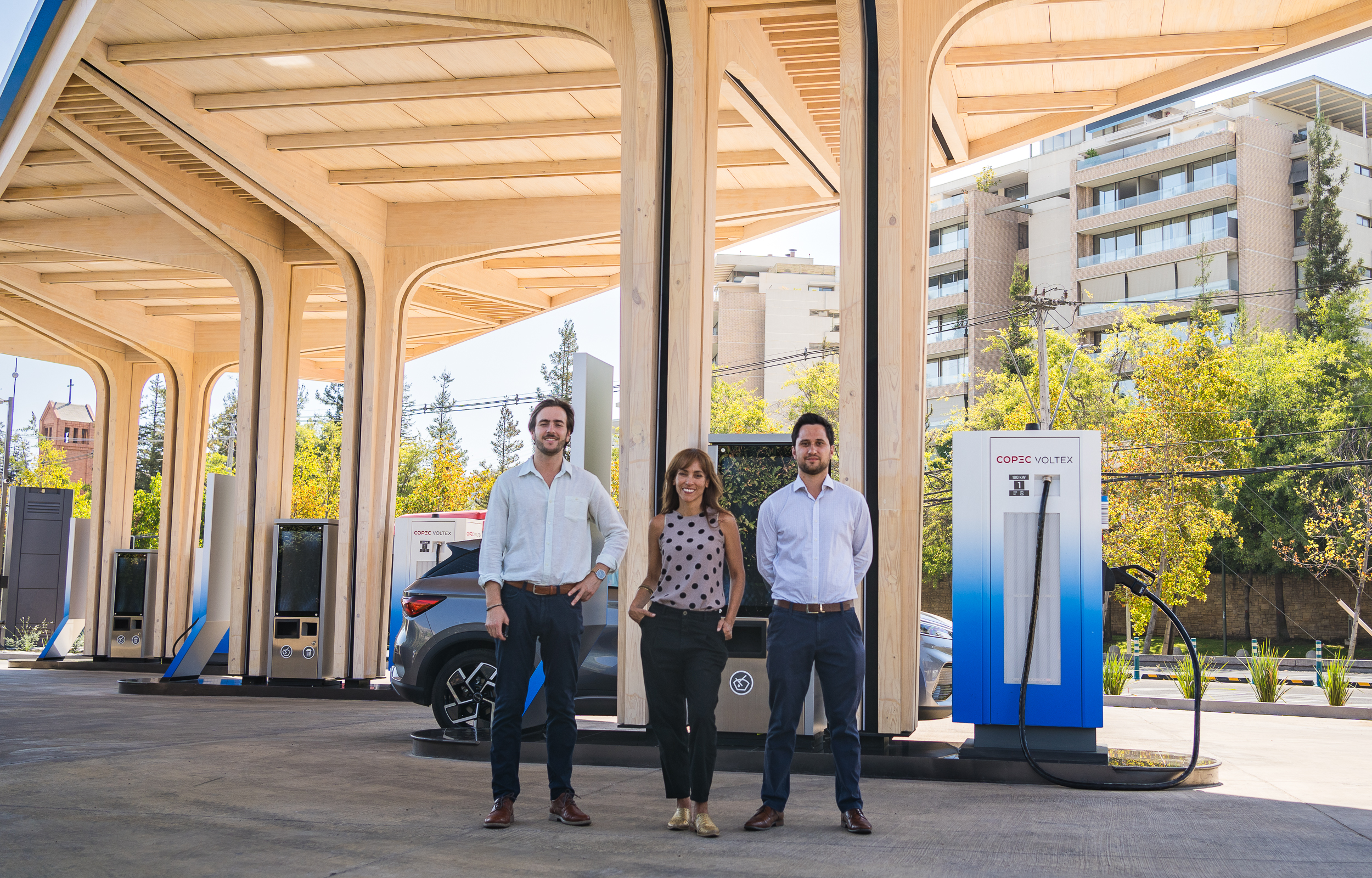 COPEC y HILAM ARAUCO logran construir la primera electrolinera de madera masiva de América