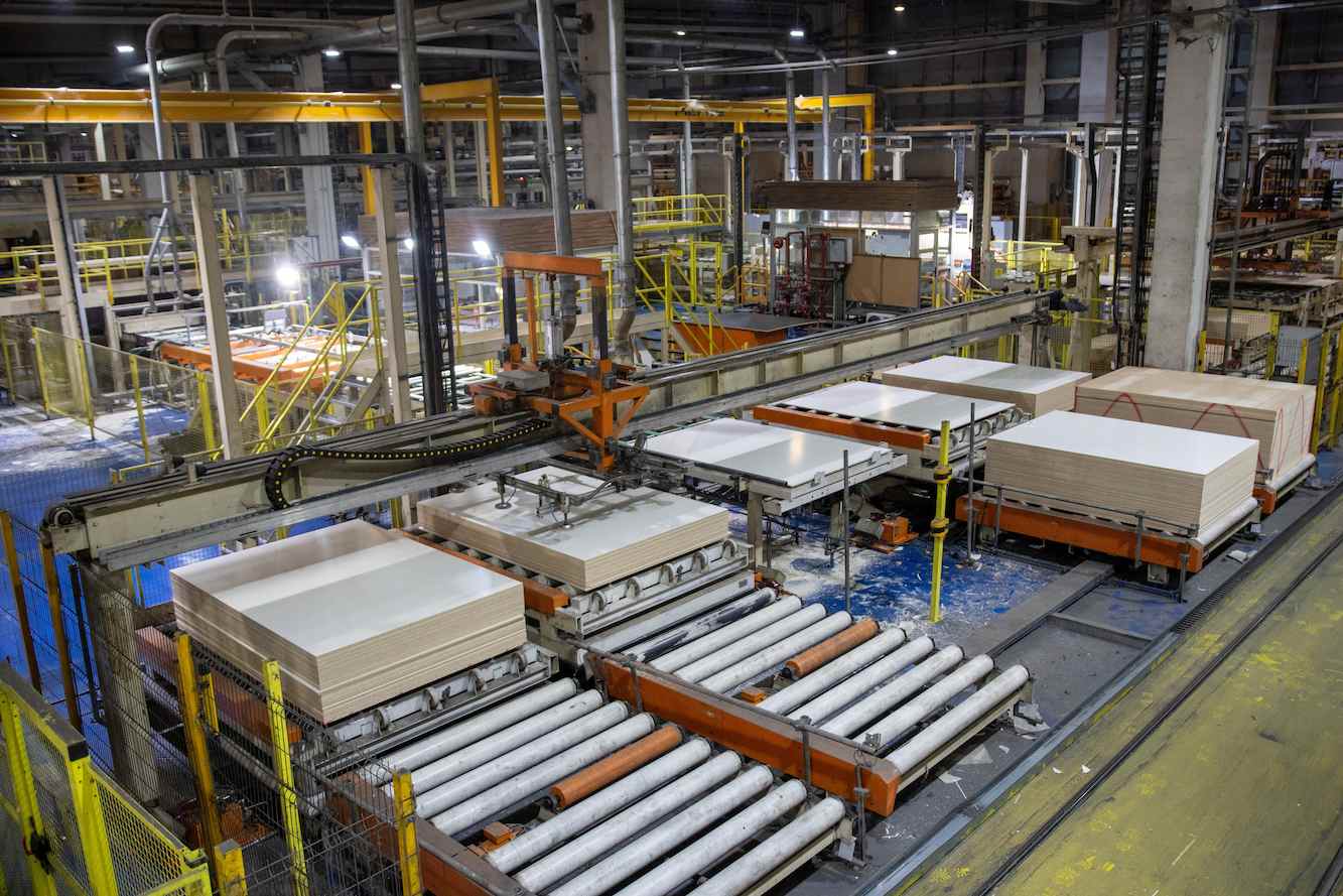 Planta de Paneles de ARAUCO en Teno incorpora pallets, embalajes y otros residuos de madera en la fabricación de nuevos tableros melamínicos