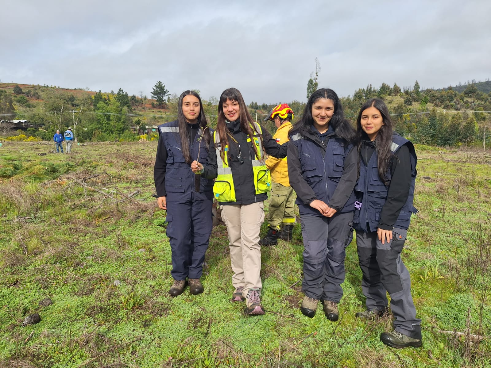 Santa Juana suma árboles nativos a espacio comunitario del sector Boquerón