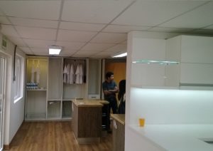 https://arauco.com/colombia/wp-content/uploads/sites/18/1970/01/melamina-vesto-solucion-ideal-para-el-showroom-de-pucon__008-300x212.jpg