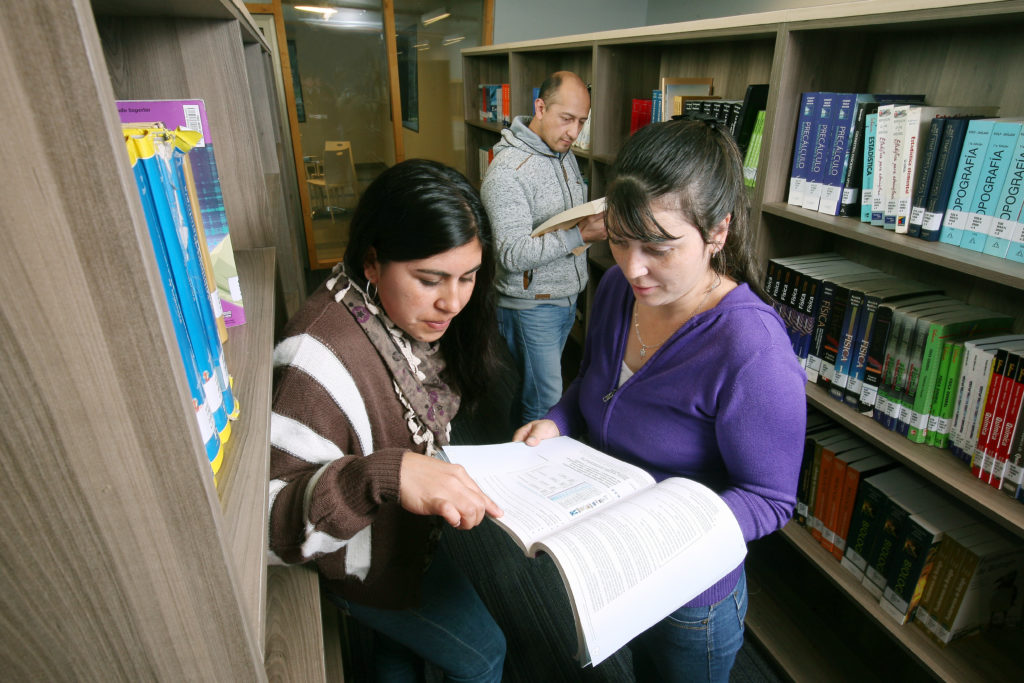 https://arauco.com/colombia/wp-content/uploads/sites/18/1970/01/nuevos-espacios-educativos-para-la-comunidad-campus-arau_005-1024x683.jpg