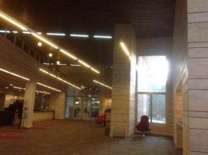 https://arauco.com/colombia/wp-content/uploads/sites/18/2014/06/Ampliaci¢n-y-remodelaci¢n-Biblioteca-Central-Campus-San-Joaqu°n-10-300x224.jpg